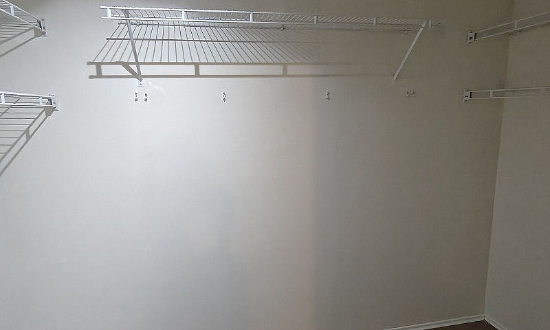 3Bdrm 1410Sq Triplex...