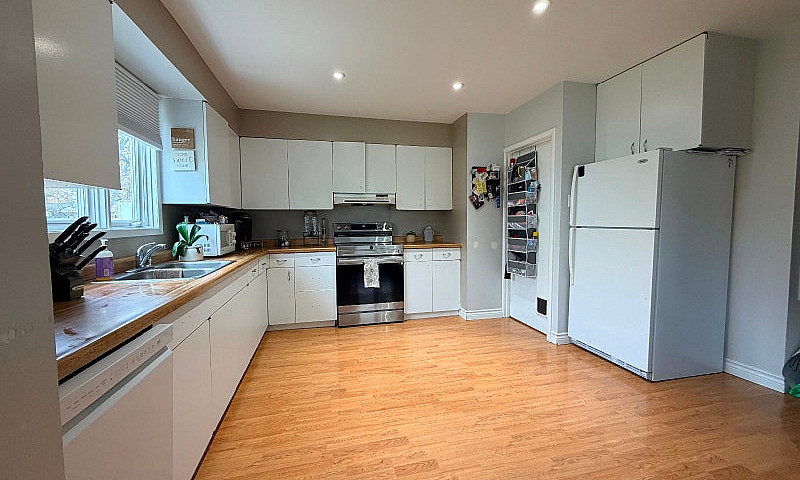 Charleswood 2 Bedroo...