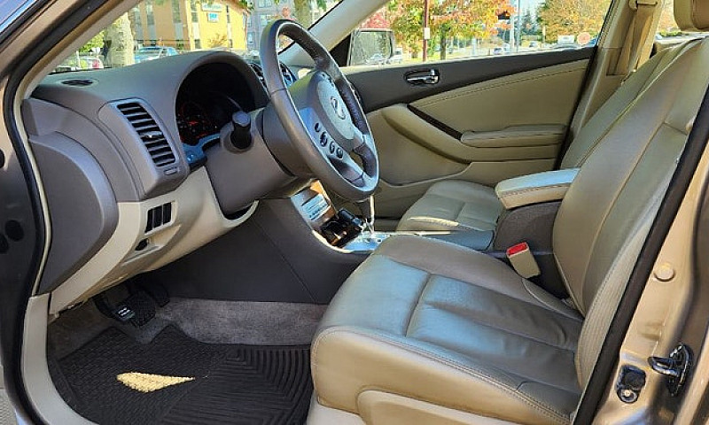 Nissan Altima 2008...