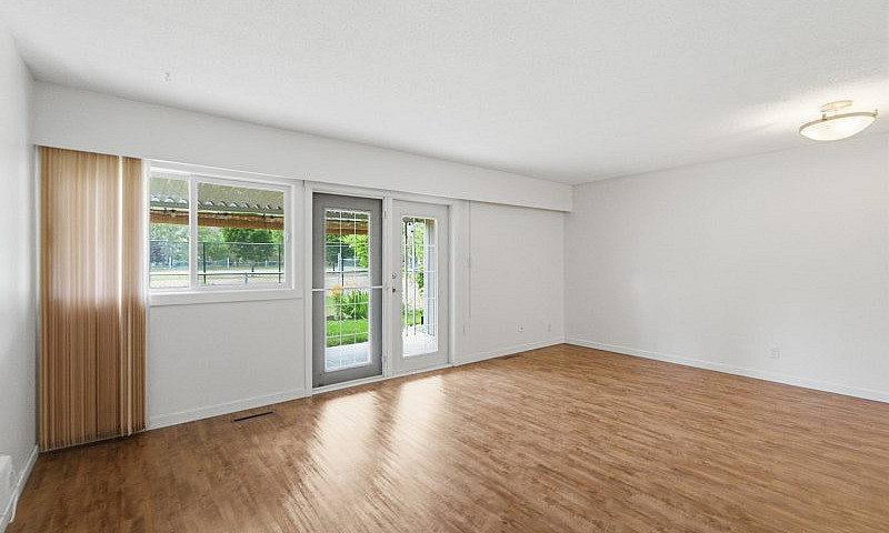 5-249 Kitchener Cres...