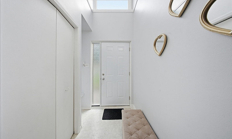 4 Bed Townhome End U...