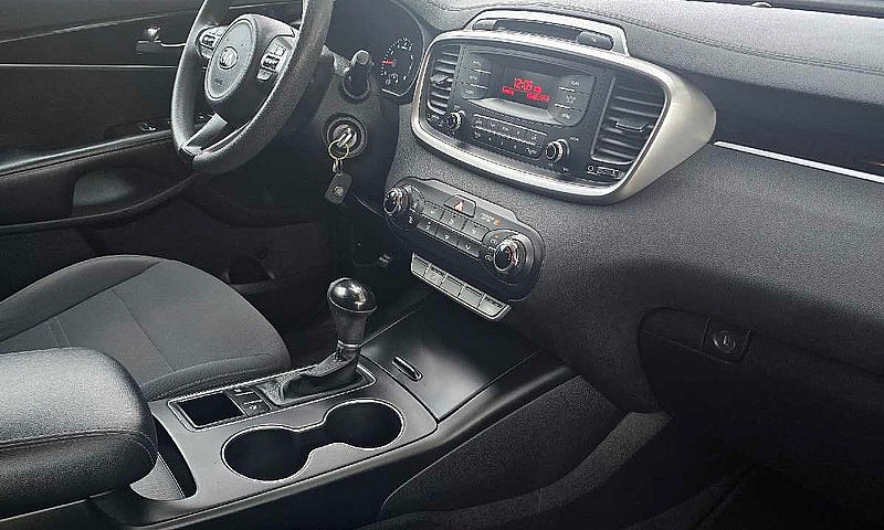 2016 Kia Sorento $7,...