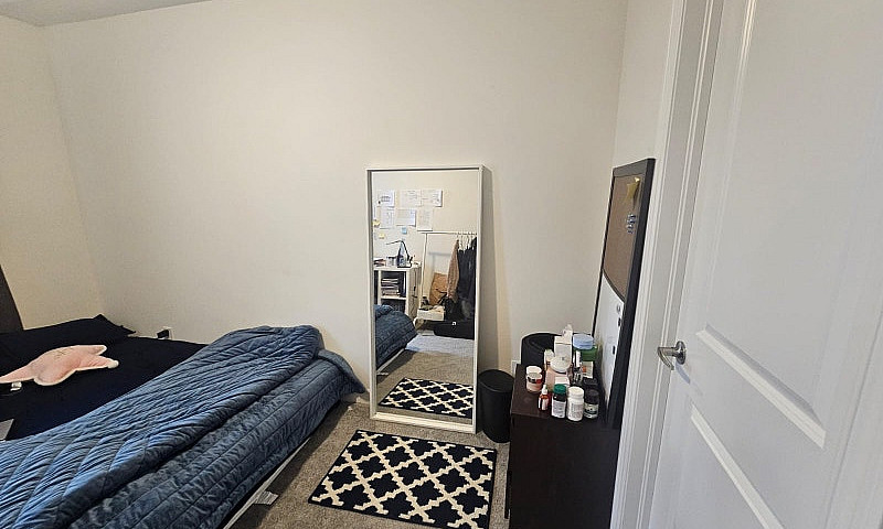 Private Room For Ren...