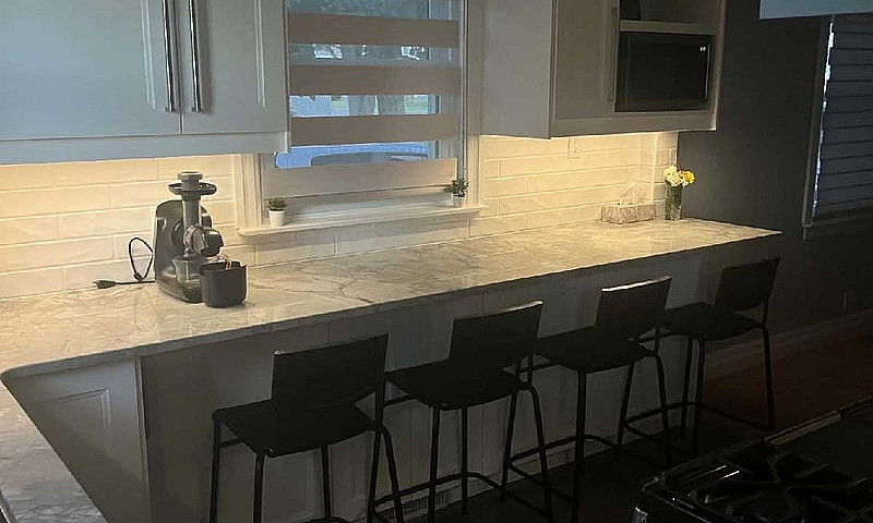 Renovated 2 Bed 1 Ba...