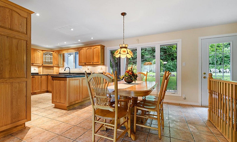 Stunning Country Hom...