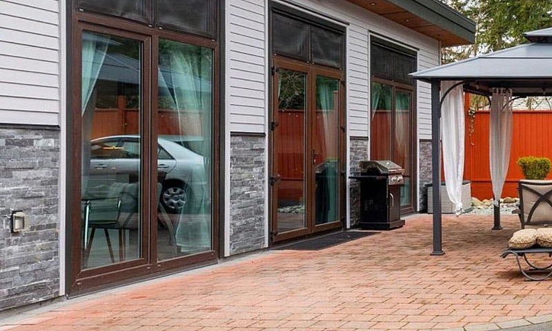 Modern Coach-House (...