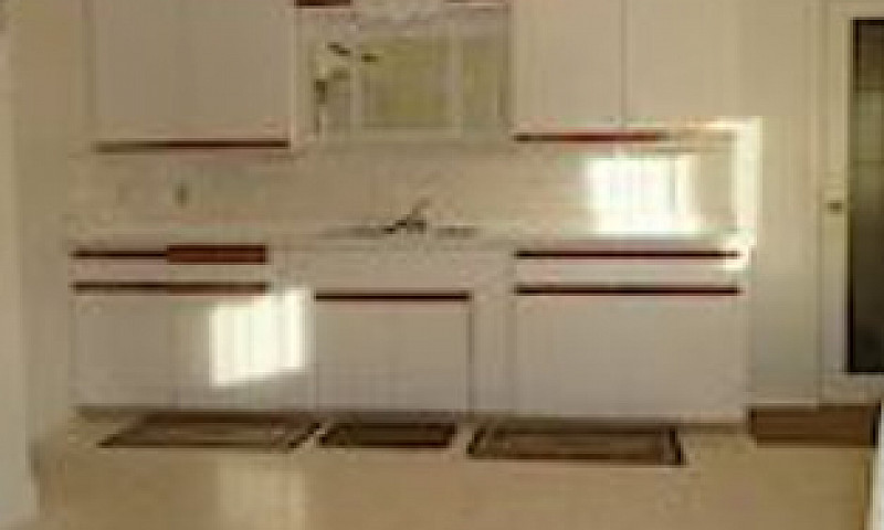 Bright & Spacious 3-...