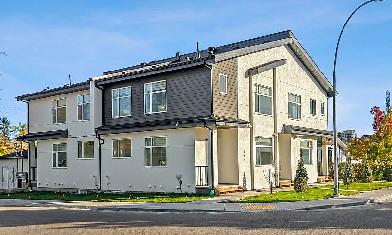 3 Beds 2.5 Baths Tow...