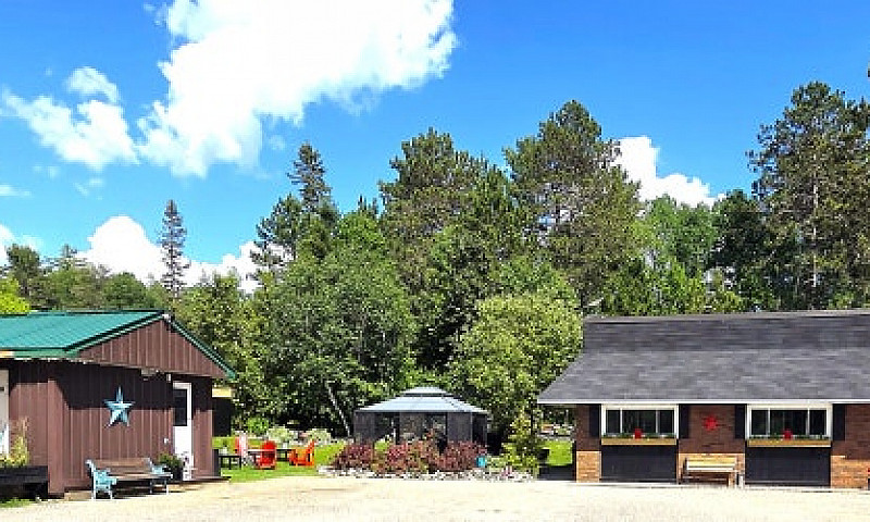 Charming Bungalow Wi...