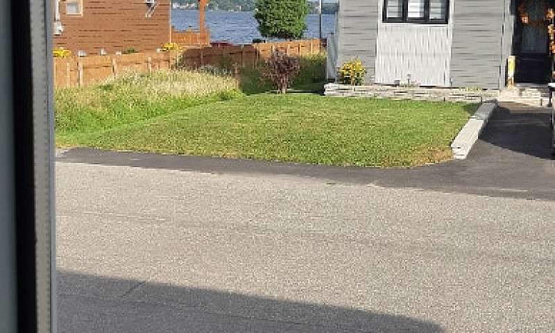 Maison En Face Du Fl...