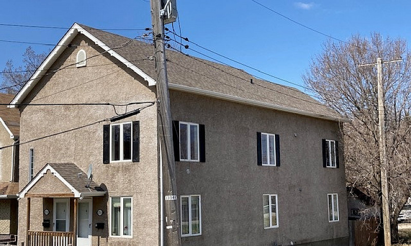 Spacious  3 Bdr Dupl...