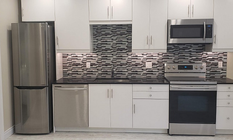 Luxury 1-Bedroom Apa...