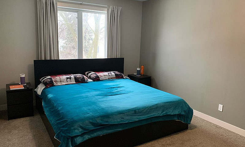 Beautiful 3 Bed 3 Ba...