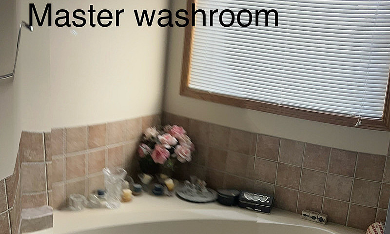 4 Beds &3.5 Bathroom...