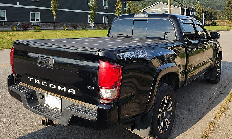 2017 Toyota Tacoma T...
