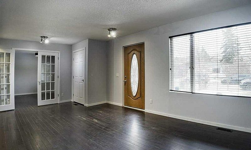 House For Sale – Mus...