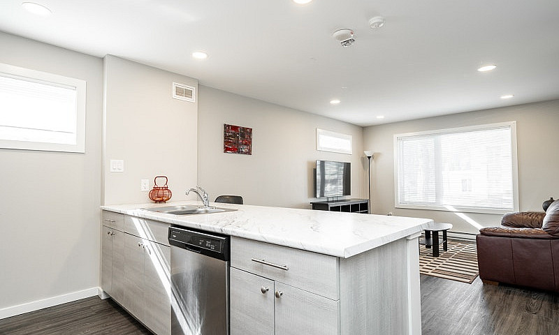 Fully Furnished 3 Be...