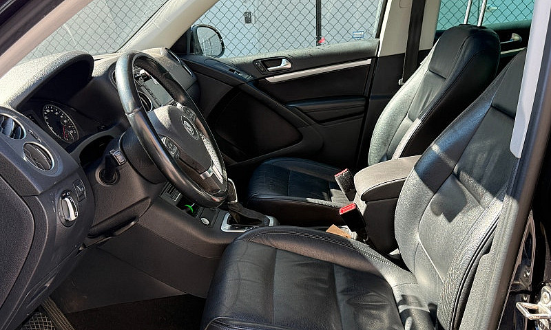 2015 Volkswagen Tigu...
