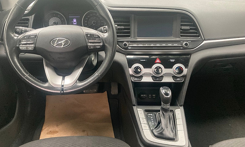 Hyundai Elantra Esse...