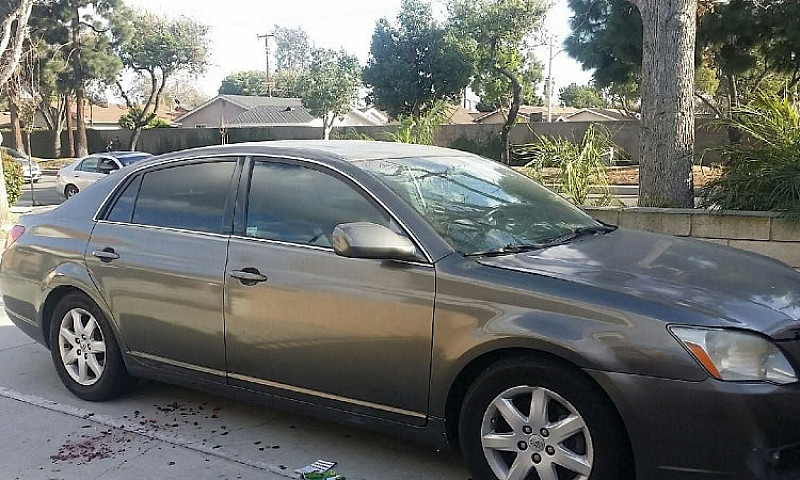 2005 Toyota Avalon X...