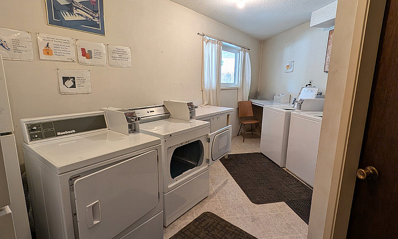 Apartment For Rent: ...