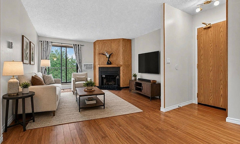 302-1 Burland Avenue...