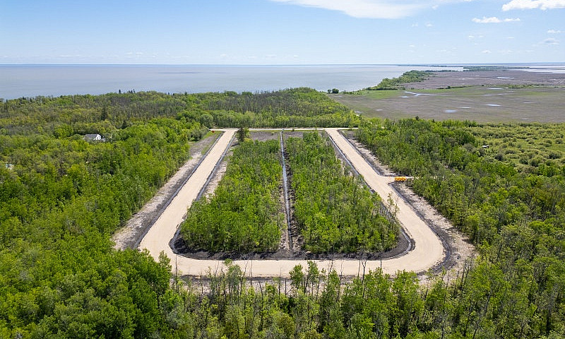 Lake Winnipeg Buildi...