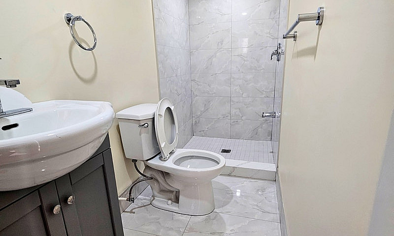 2 Bedroom Basement F...