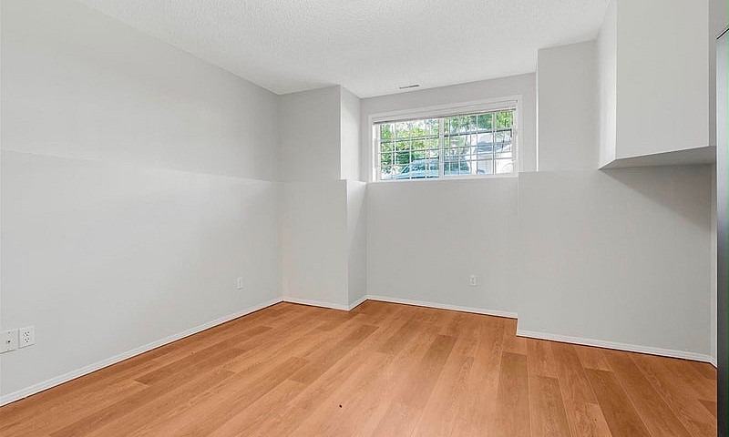  Bi-Level Townhouse ...