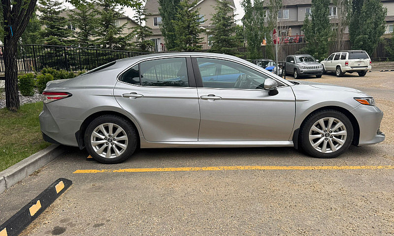 2019 Toyota Camry Le...