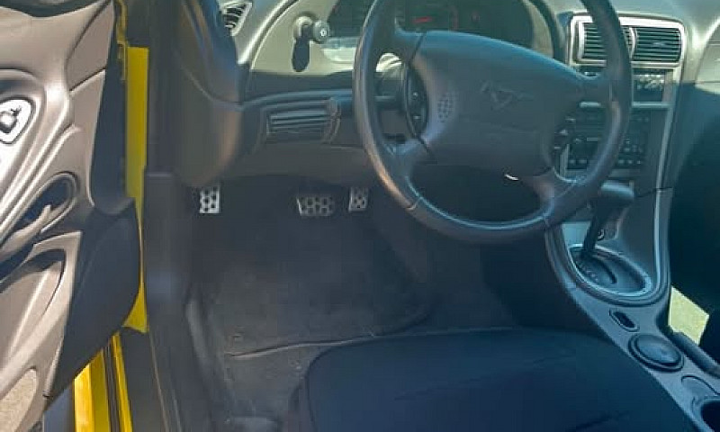 2003 Ford Mustang Gt...