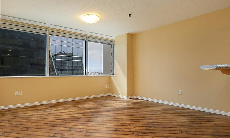 Luxury Downtown Cond...