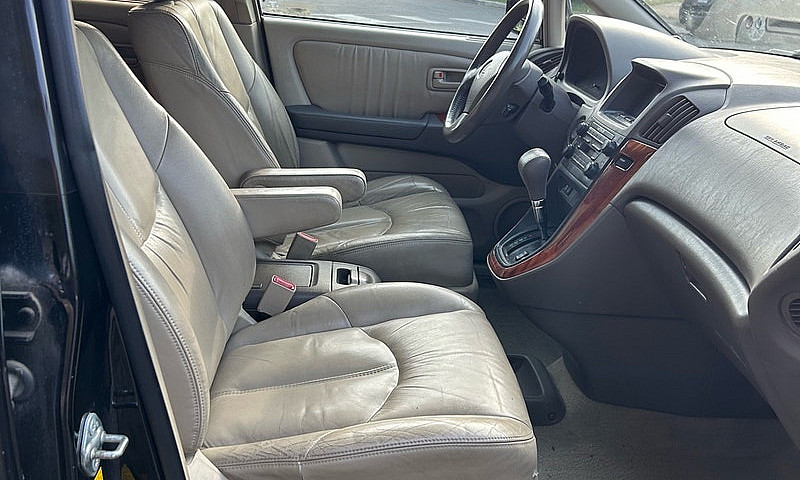 1999 Lexus Rx300...