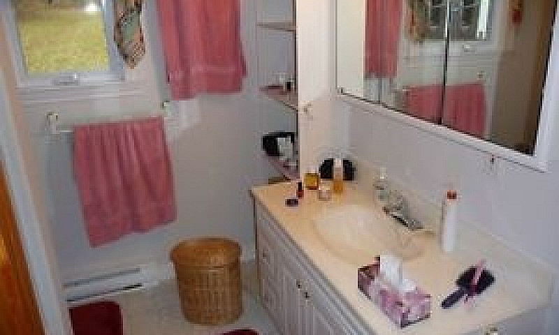 Country Home On 2 Ac...