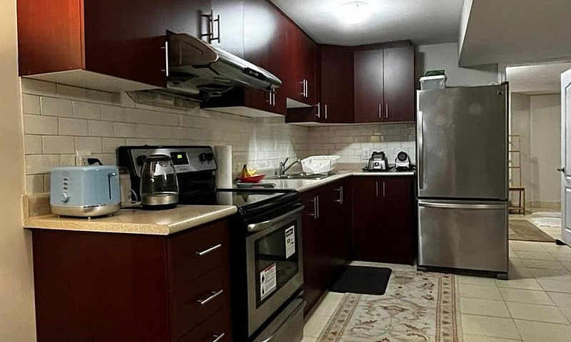 [Brampton] 1 Bed + 1...