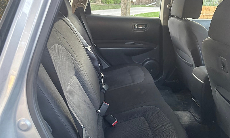 2011 Nissan Rouge Aw...