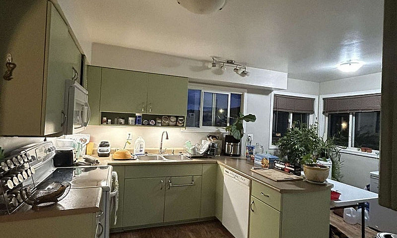 4Bdrm Top Floor...