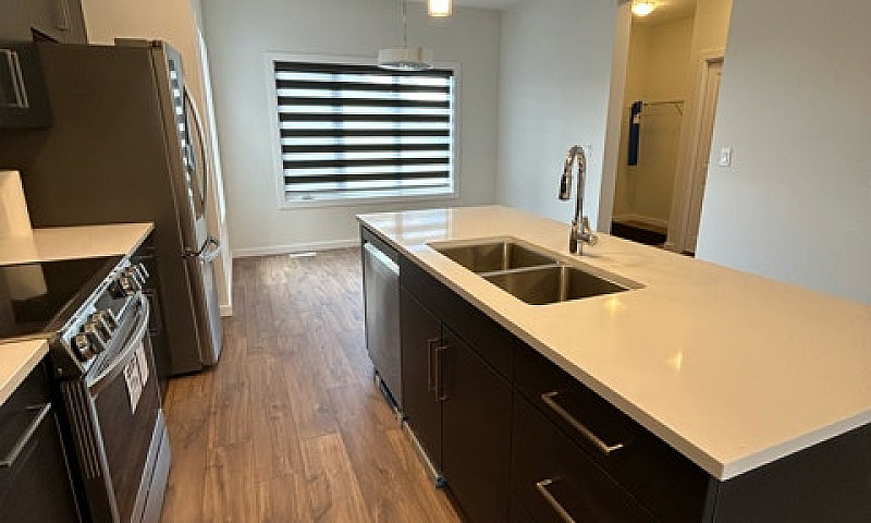 **3Bed 2.5Bath House...