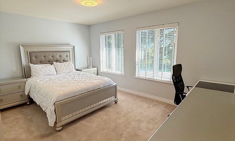 Luxury 5 Bed. 4 Bath...