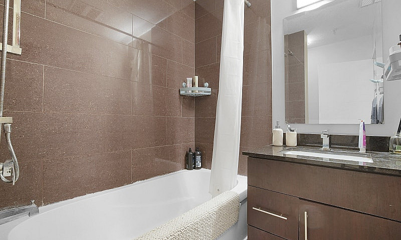 Luxury Condo Uofa 1 ...