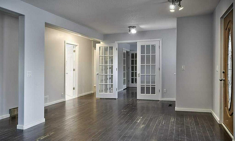 House For Sale – Mus...