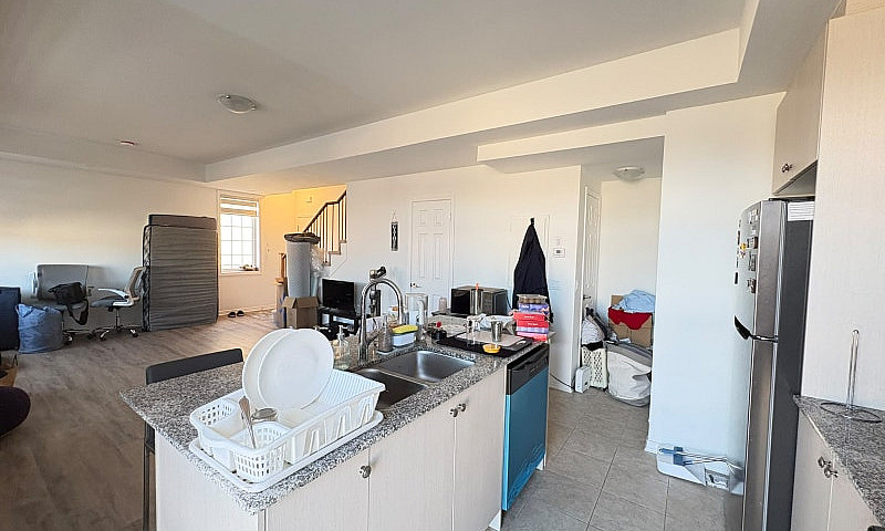 3 Bedroom Corner Tow...