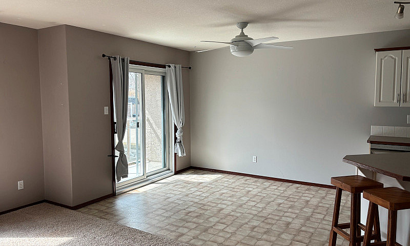 Condo For Rent **Lea...