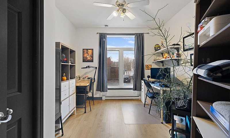 Condo À Louer – 2494...