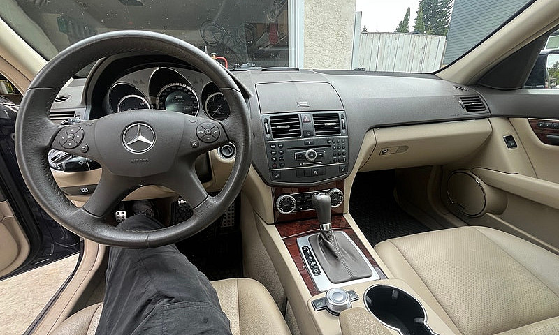 2010 Mercedes Benz C...