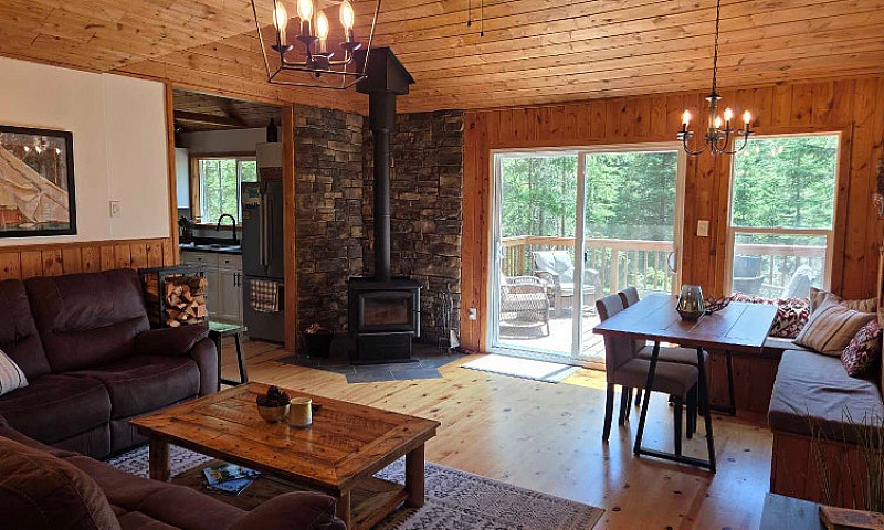 Cottage On Granite L...
