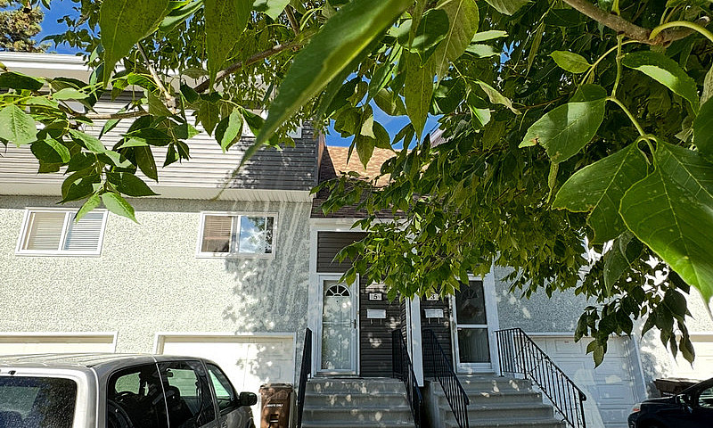 Looking For A Roomma...