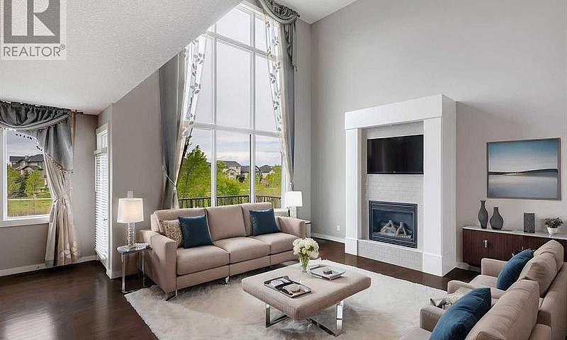 Stunning Pond-View H...