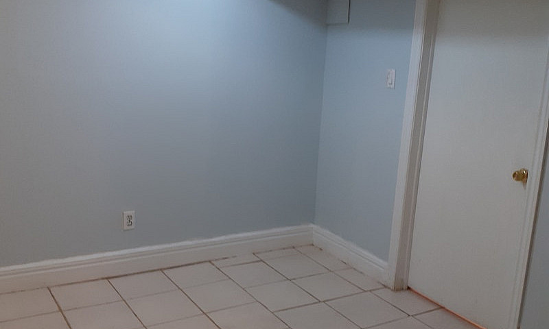 Basement 2Bedroom Un...