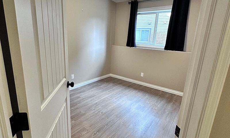 3 Bed 2 Bath Townhou...